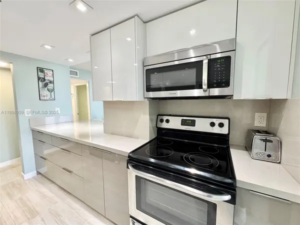 $2,650 | 210 174th Street, Unit 816, Sunny Isles Beach, FL 33160
