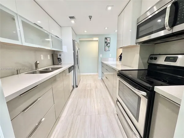 $2,650 | 210 174th Street, Unit 816, Sunny Isles Beach, FL 33160