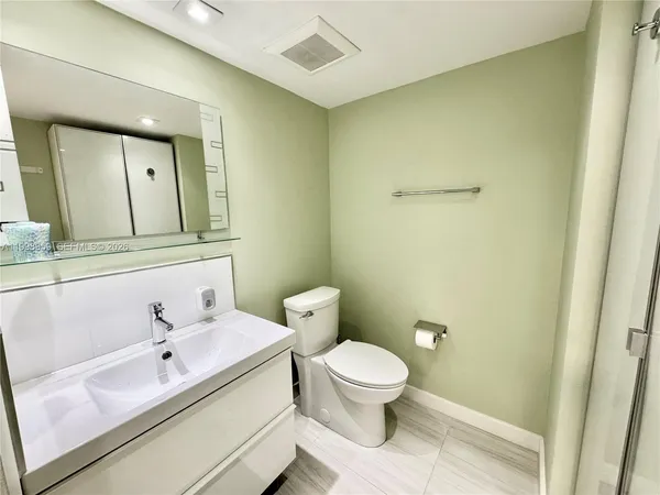 $2,650 | 210 174th Street, Unit 816, Sunny Isles Beach, FL 33160
