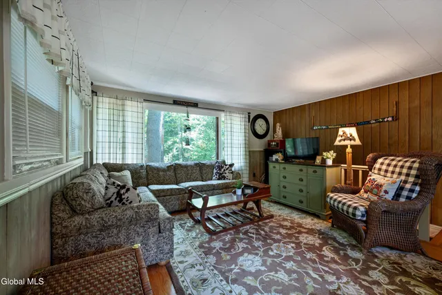 $237,900 | 94 Sagamore Street, Lake Luzerne, NY 12846