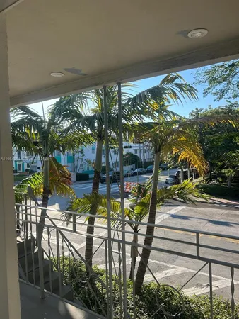 $2,000 | 801 15th Street, Unit 202, Miami Beach, FL 33139