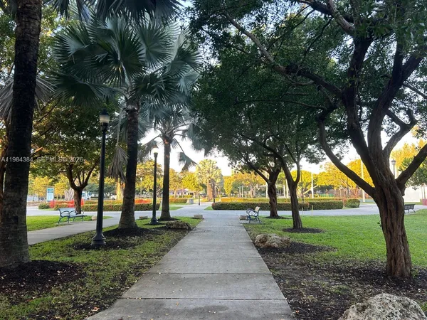 $2,000 | 801 15th Street, Unit 202, Miami Beach, FL 33139