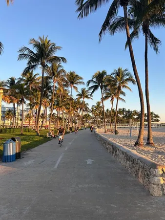 $2,000 | 801 15th Street, Unit 202, Miami Beach, FL 33139