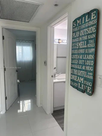 $2,000 | 801 15th Street, Unit 202, Miami Beach, FL 33139