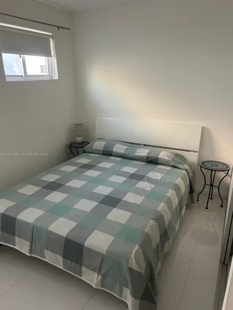 $2,000 | 801 15th Street, Unit 202, Miami Beach, FL 33139