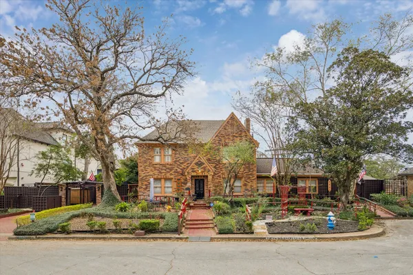 $1,795,000 | 2036 Brentwood Drive, Houston, TX 77019