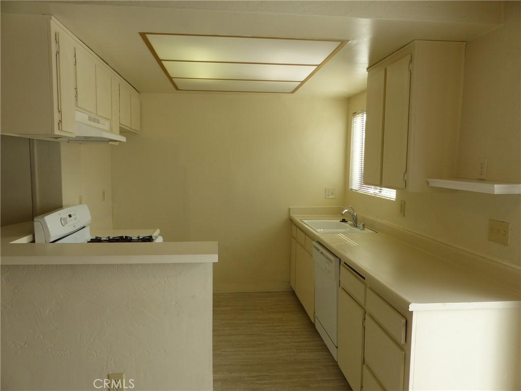 10708 Walnut Street Los Alamitos, CA 90720 - Photo 5 of 13 a utility room with dryer and washer