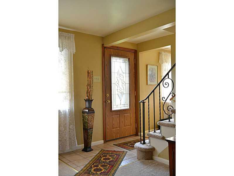 1074 Silver Lane McKees Rocks, PA 15136 - Photo 11 of 15 Entry/Foyer.