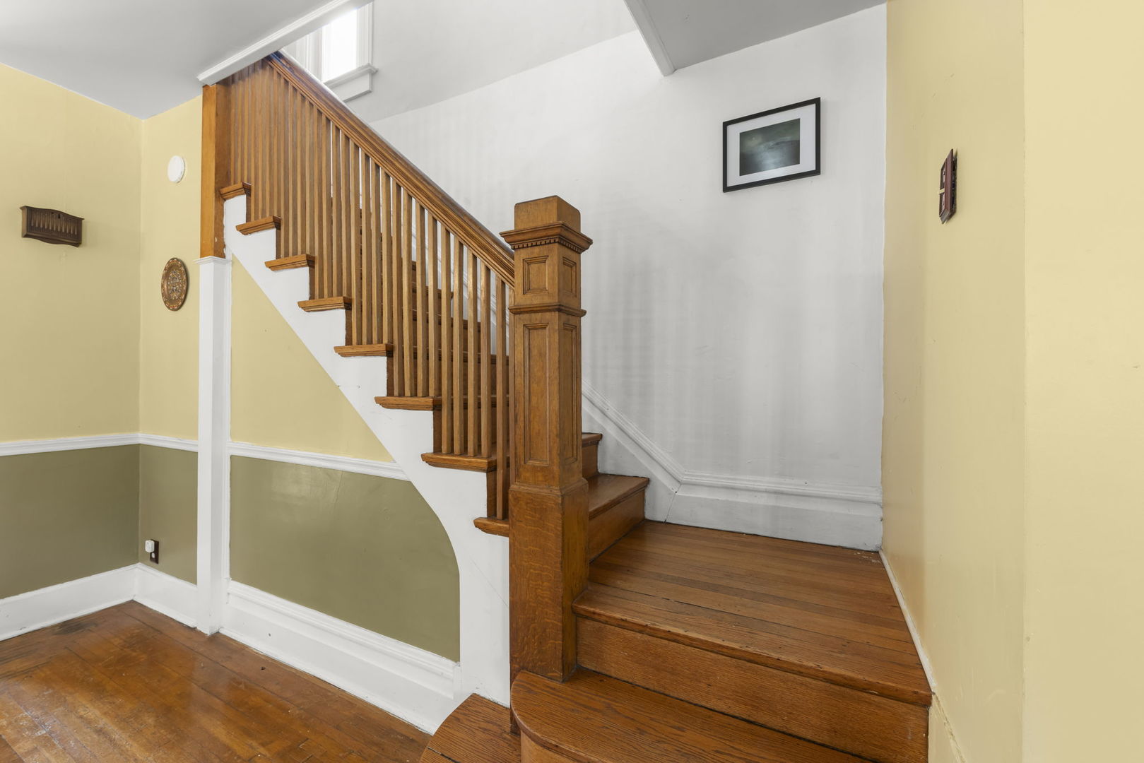 208 West Locust Street DeKalb, IL 60115 - Photo 12 of 26 a view of entryway