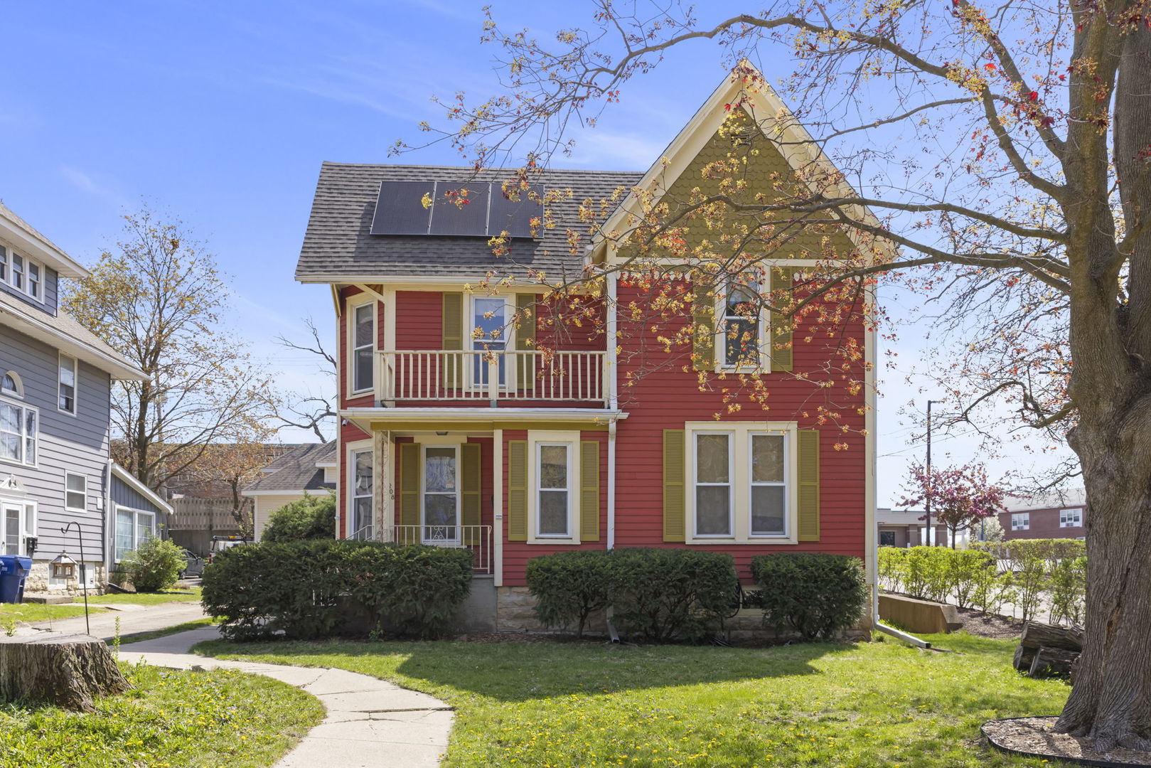 208 West Locust Street DeKalb, IL 60115 - Photo 26 of 26 a front view of a house with garden