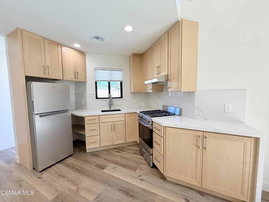 4245 Juneau Circle, Unit C Simi Valley, CA 93063 - Photo 11 of 24