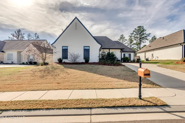 $379,900 | 209 Herons Bay Circle, Madison, MS 39110