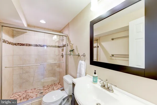 $3,600 | 6429 Maplewood Drive, Falls Church, VA 22041