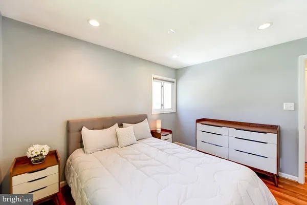 $3,600 | 6429 Maplewood Drive, Falls Church, VA 22041