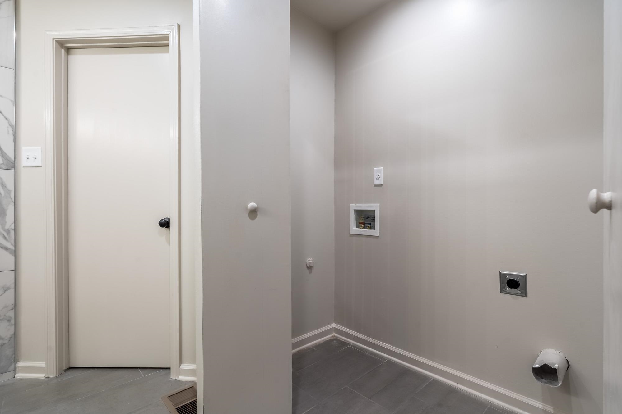 1014 Wellsville Road Memphis, TN 38117 - Photo 18 of 25 a bathroom with a shower