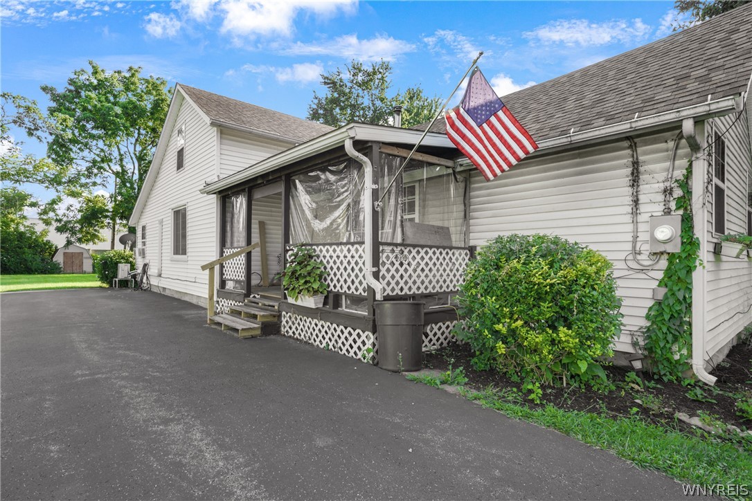 6248 Corwin Road Lockport Town, NY 14094 - Photo 2 of 29 Gallery Image 2