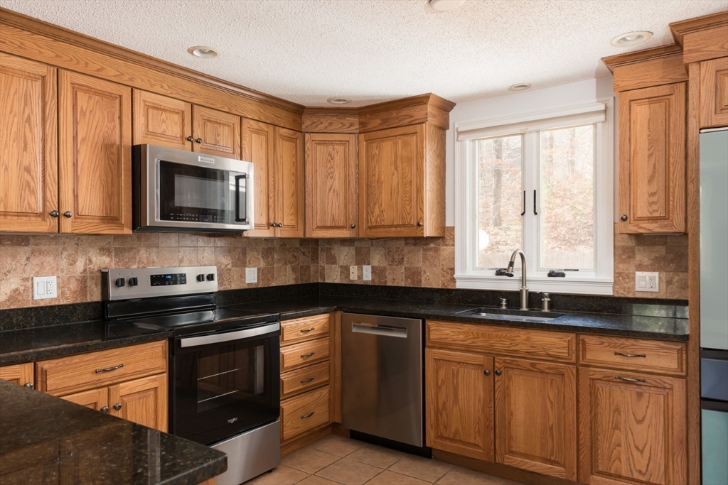 19 Meredith Road Sandwich, MA 02644 - Photo 16 of 40