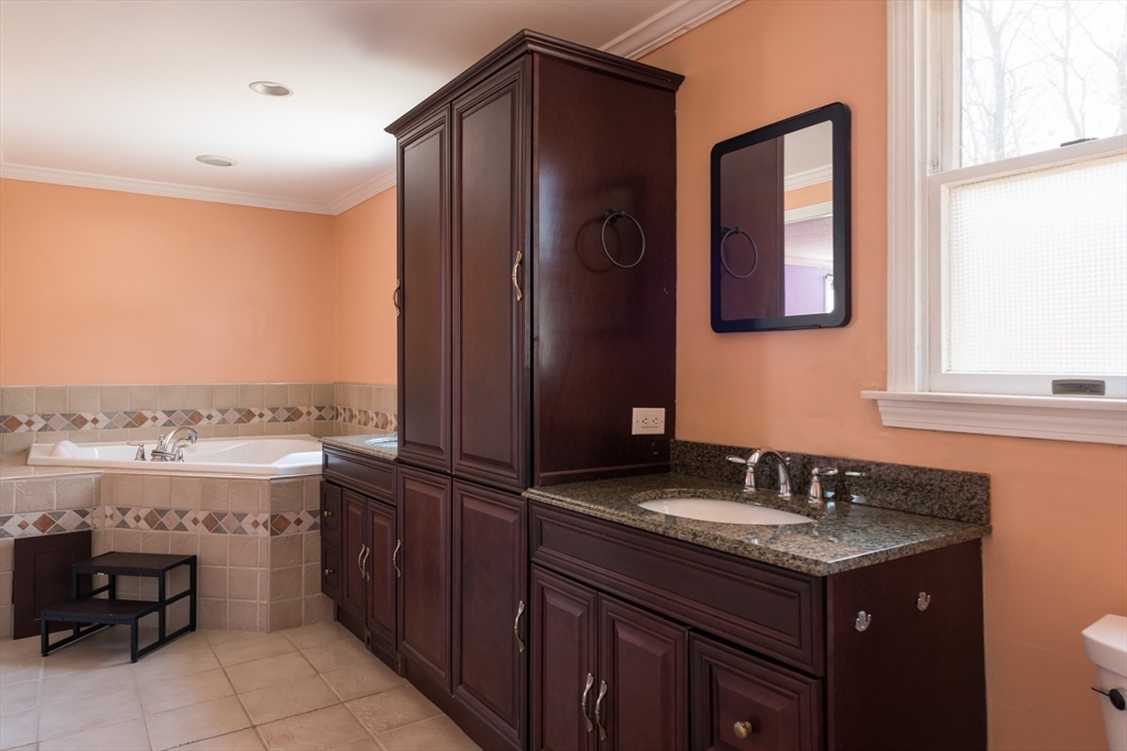 19 Meredith Road Sandwich, MA 02644 - Photo 23 of 40