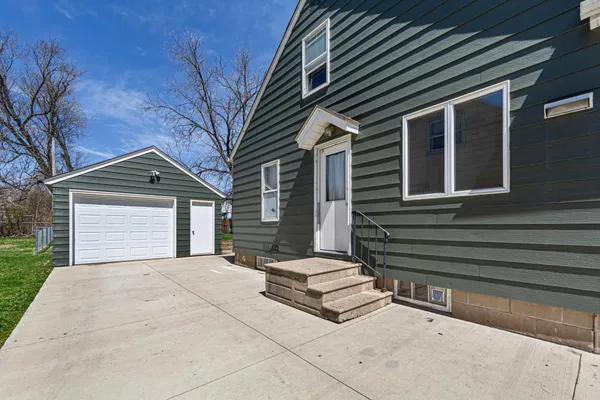 $170,000 | 708 13th Avenue Southwest, Austin, MN 55912