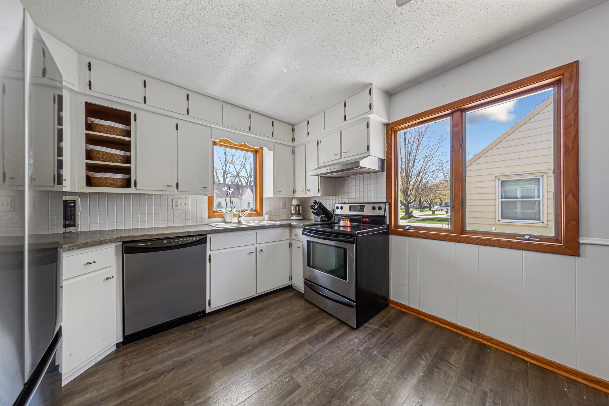 708 13th Avenue Southwest Austin, MN 55912 - Photo 9 of 29