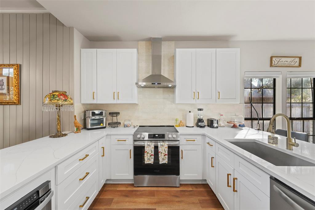 1413 Windsor Way Rowlett, TX 75088 - Photo 16 of 38 a kitchen with granite countertop white cabinets and white appliances