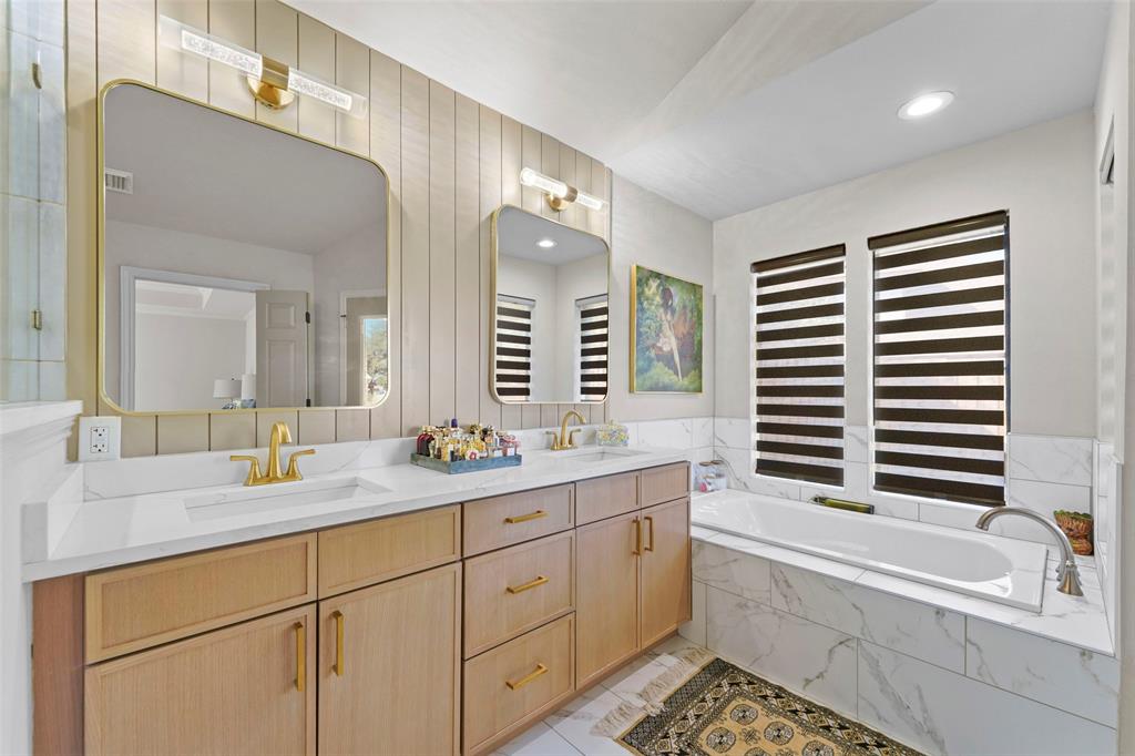 1413 Windsor Way Rowlett, TX 75088 - Photo 23 of 38 a bathroom with a bathtub sink and mirror