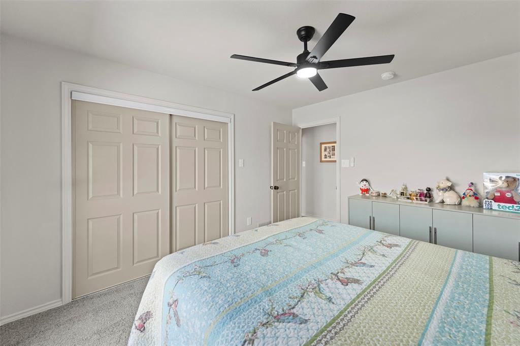 1413 Windsor Way Rowlett, TX 75088 - Photo 26 of 38 a bedroom with a bed and a chandelier