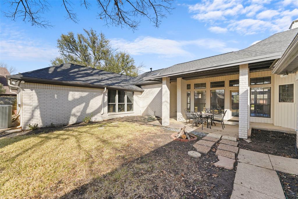 1413 Windsor Way Rowlett, TX 75088 - Photo 31 of 38 a backyard of a house with table and chairs