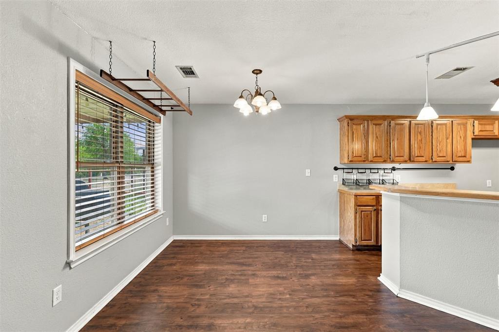108 Chisolm Trail Court Springtown, TX 76082 - Photo 14 of 32 Gallery Image 14