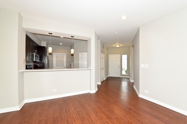 1048 Ripple Ridge Darien, IL 60561 - Photo 3 of 10