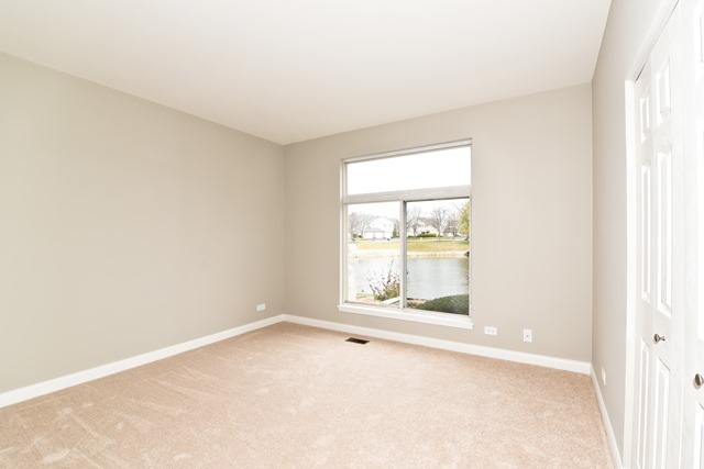 1048 Ripple Ridge Darien, IL 60561 - Photo 8 of 10