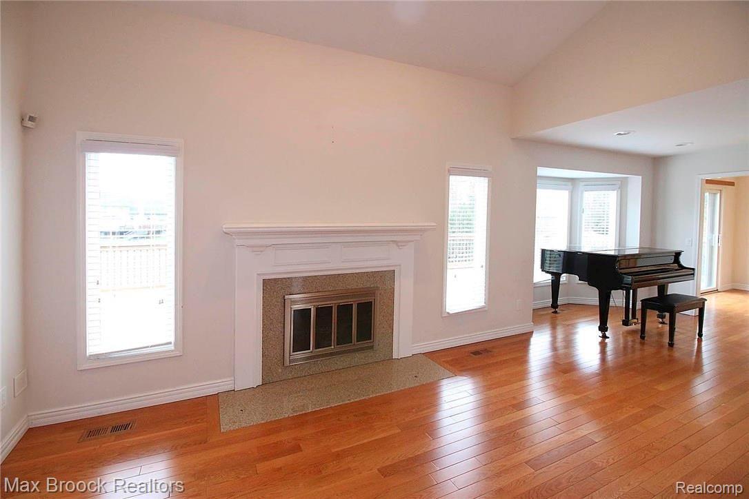 1192 Bembridge Drive Rochester, MI 48307 - Photo 10 of 47 Great Room Granite Fireplace