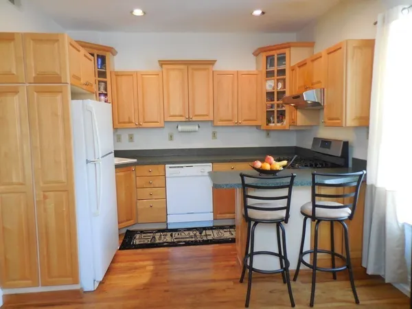 $3,200 | 36 Winter Street, Unit 2, Cambridge, MA 02141