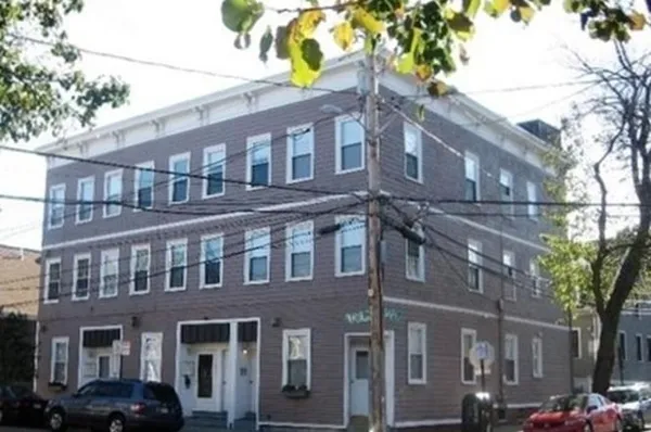 $3,200 | 36 Winter Street, Unit 2, Cambridge, MA 02141