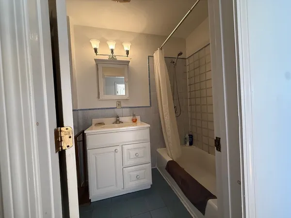 $3,200 | 36 Winter Street, Unit 2, Cambridge, MA 02141