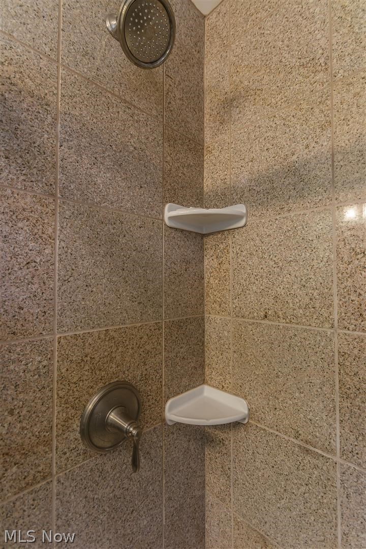 1107 Haverston Road Lyndhurst, OH 44124 - Photo 17 of 30