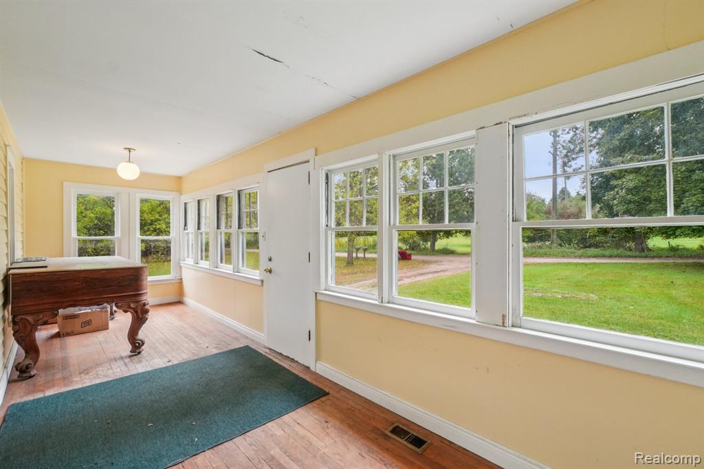 9551 Ellis Road Clarkston, MI 48348 - Photo 14 of 48