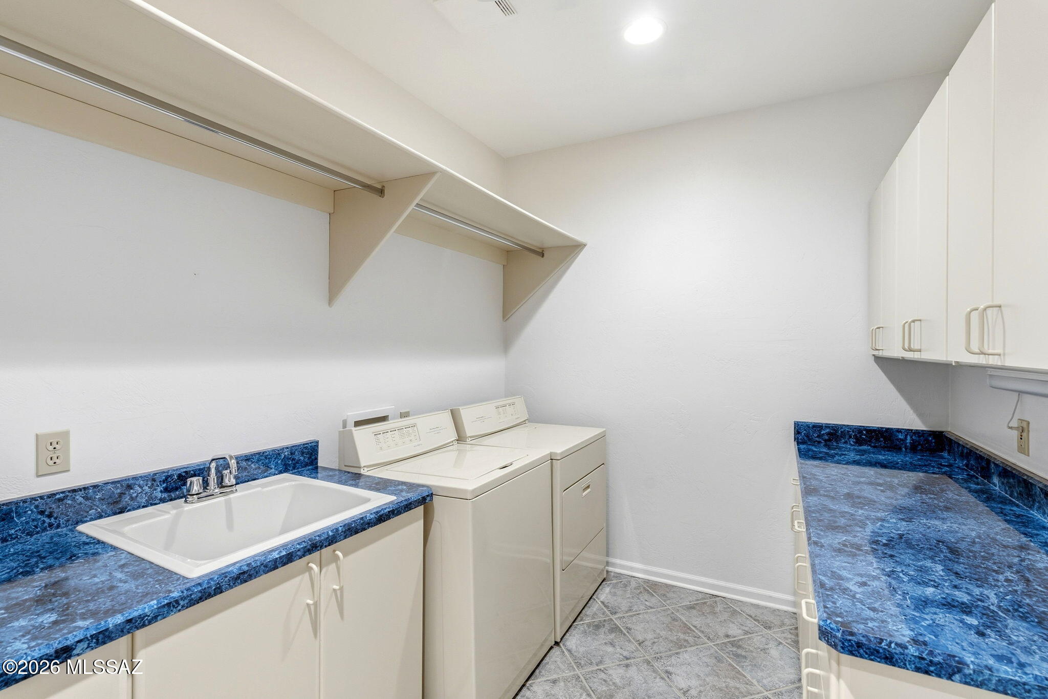 5323 North Ridge Spring Place Tucson, AZ 85749 - Photo 33 of 45 Laundry