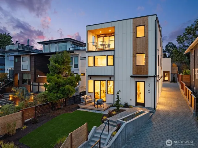 a view of a house with backyard and garden