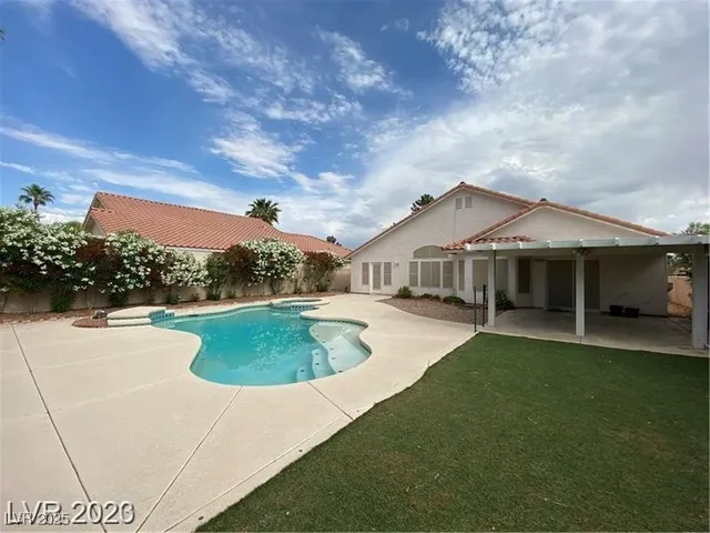 $2,800 | 6623 Star Glow Court, Las Vegas, NV 89118