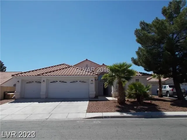 $2,800 | 6623 Star Glow Court, Las Vegas, NV 89118
