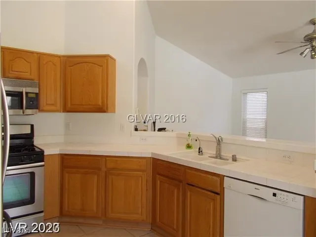 $2,800 | 6623 Star Glow Court, Las Vegas, NV 89118