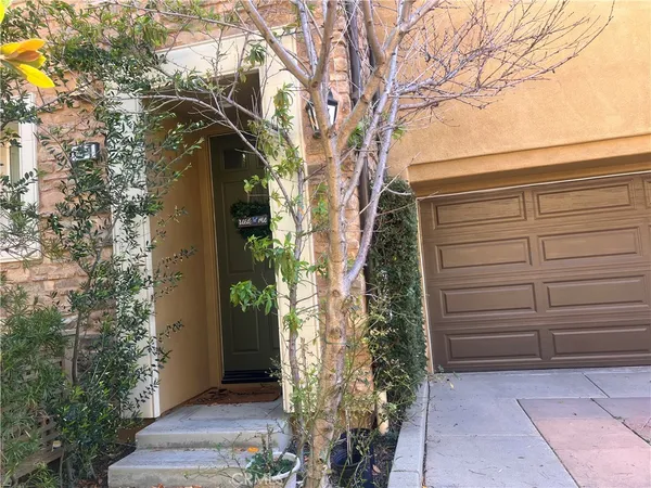a view of a yard in front of a house
