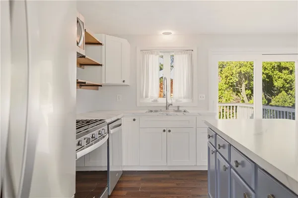 $3,200 | 102 Easton Avenue, Portsmouth, RI 02871