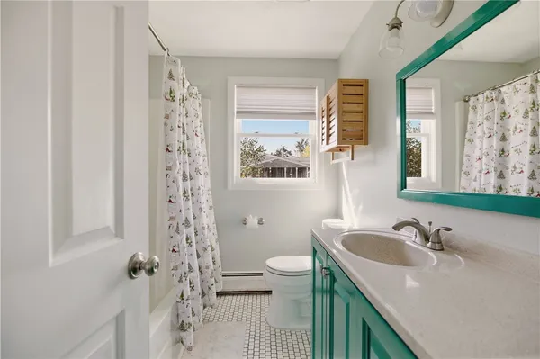 $3,200 | 102 Easton Avenue, Portsmouth, RI 02871