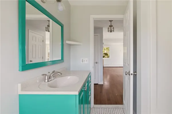 $3,200 | 102 Easton Avenue, Portsmouth, RI 02871