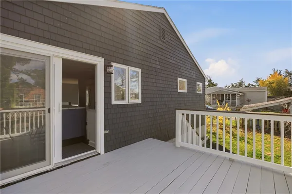 $3,200 | 102 Easton Avenue, Portsmouth, RI 02871