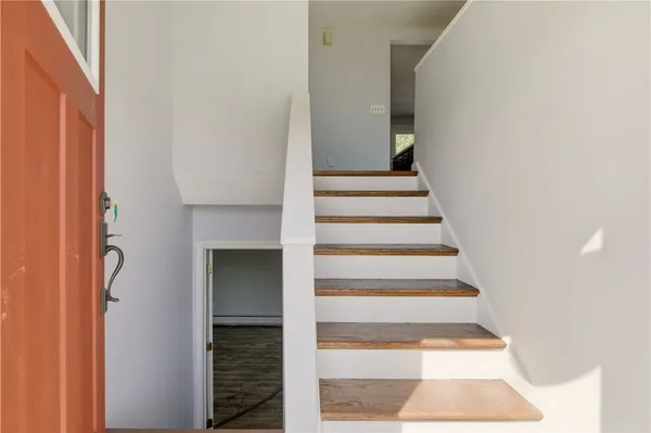 $3,200 | 102 Easton Avenue, Portsmouth, RI 02871