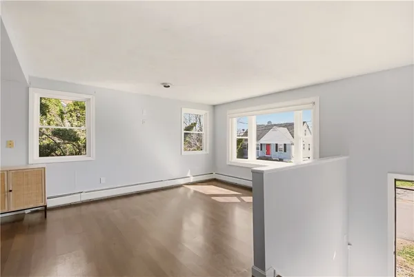 $3,200 | 102 Easton Avenue, Portsmouth, RI 02871