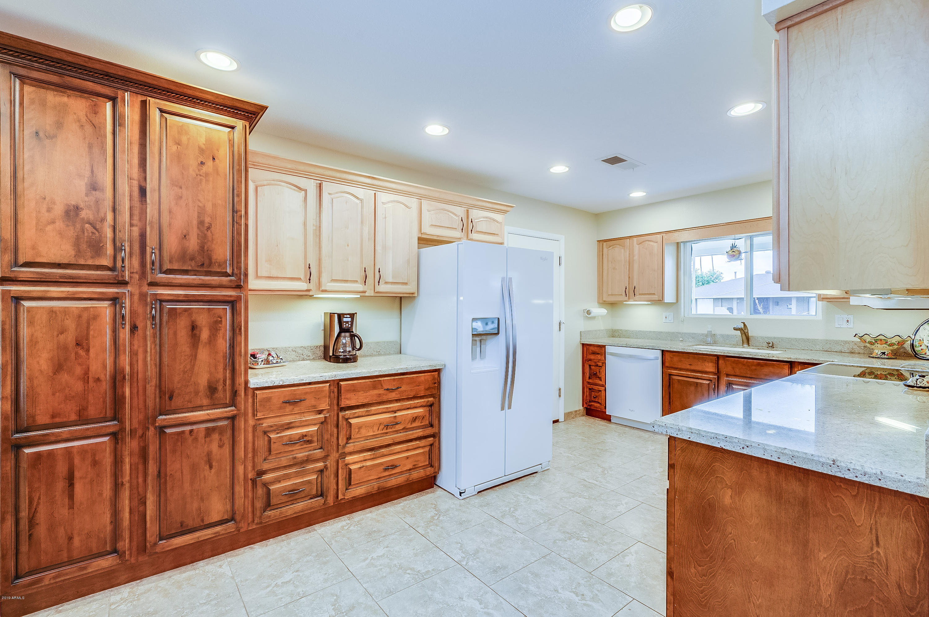 10460 West White Mountain Road Sun City, AZ 85351 - Photo 7 of 28 Kitchen
